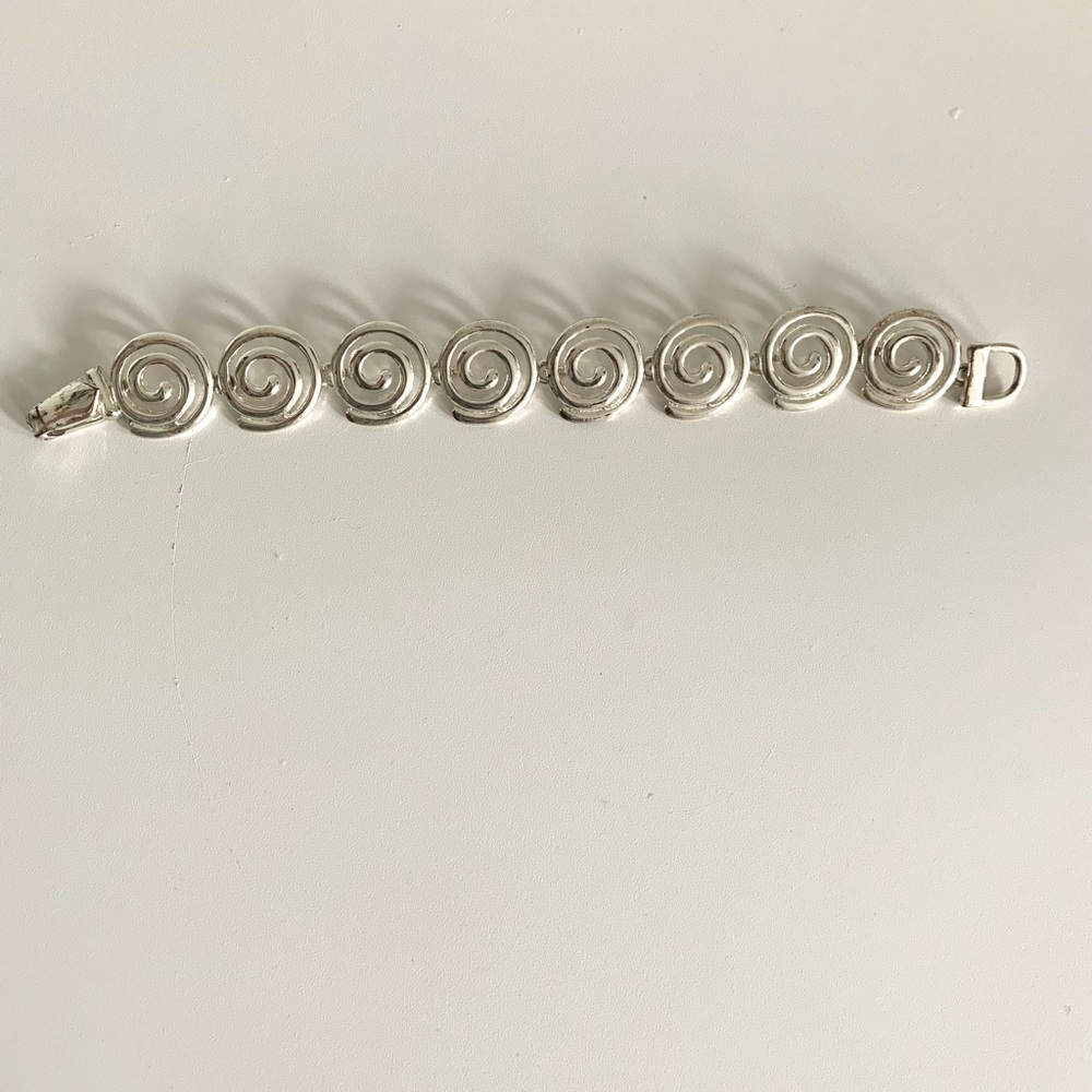 SILVER SWIRL BRACELET